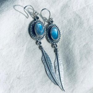 Boucles d'oreilles en argent : plume & pierre de lune